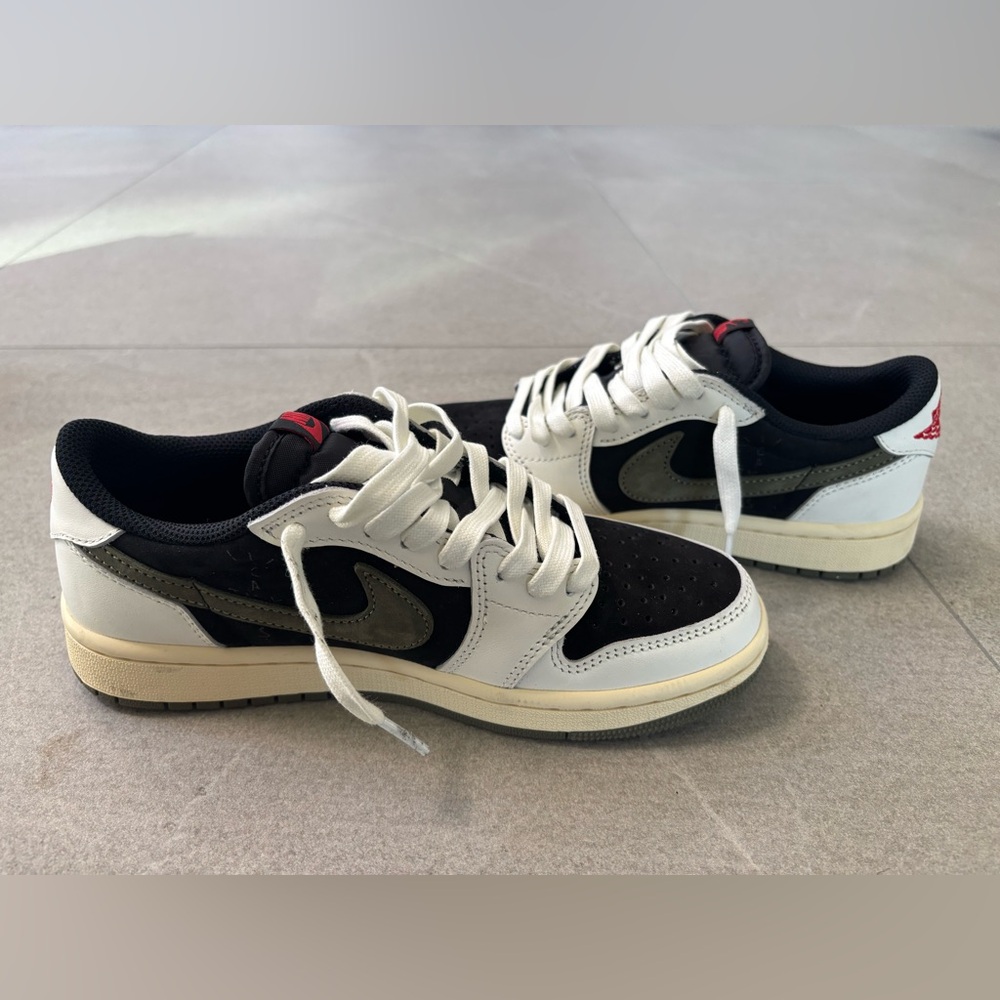 Travis Scott x Air Jordan 1 Low "Olive" (2023 OG Release) - Size 6W